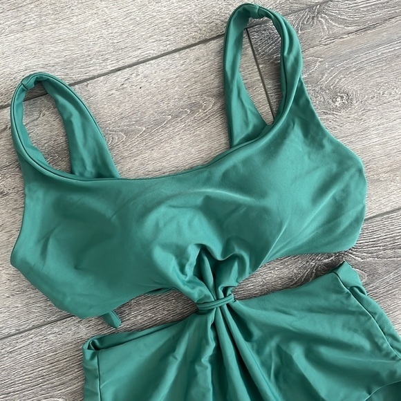 Cupshe Fashion Women's Double-Layered Padding One-Piece Swimsuit,Green (M) - Picture 3 of 5